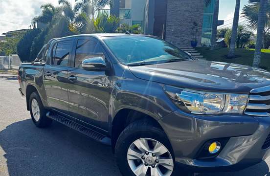 TOYOTA-HILUX-2017
