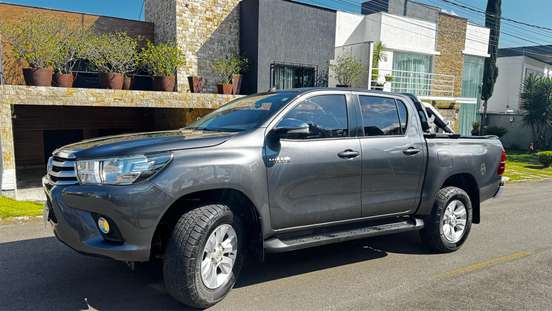 TOYOTA-HILUX-2017