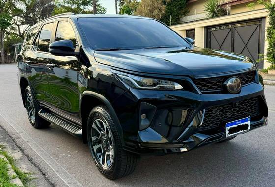 TOYOTA HILUX SW4 2.8 D-4D TURBO DIESEL SRX PLATINUM 7L 4X4 AUTOMÁTICO