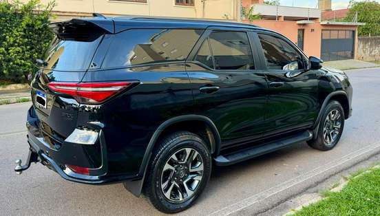TOYOTA-HILUX SW4-2025