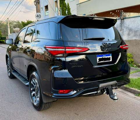 TOYOTA-HILUX SW4-2025