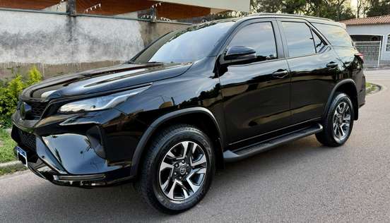 TOYOTA-HILUX SW4-2025