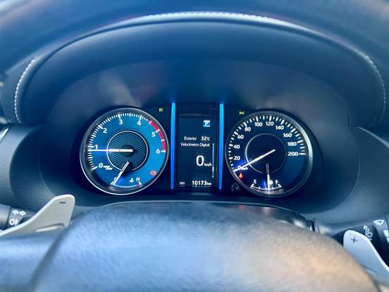 TOYOTA-HILUX SW4-2025