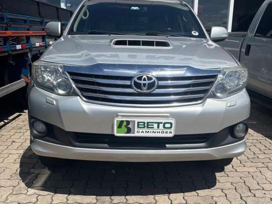 TOYOTA-HILUX SW4-3.0 SRV 4X4 16V TURBO INTERCOOLER DIESEL 4P AUTOMÁTICO TOYOTA-HILUX SW4-2014