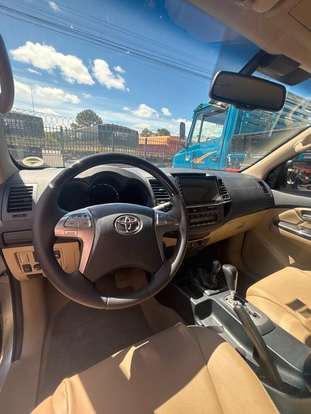 TOYOTA-HILUX SW4-2014