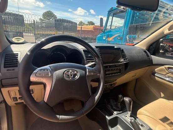 TOYOTA-HILUX SW4-3.0 SRV 4X4 16V TURBO INTERCOOLER DIESEL 4P AUTOMÁTICO TOYOTA-HILUX SW4-2014