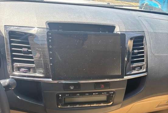TOYOTA-HILUX SW4-2014
