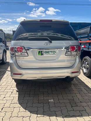 TOYOTA-HILUX SW4-2014
