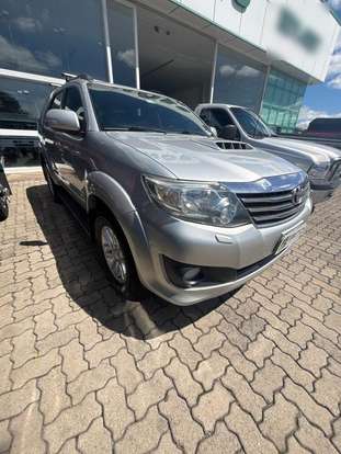 TOYOTA-HILUX SW4-2014