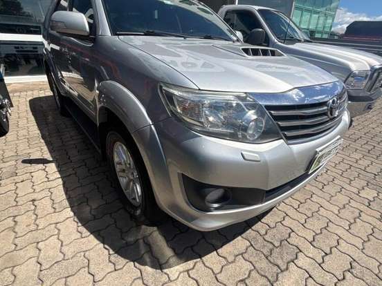 TOYOTA-HILUX SW4-3.0 SRV 4X4 16V TURBO INTERCOOLER DIESEL 4P AUTOMÁTICO TOYOTA-HILUX SW4-2014