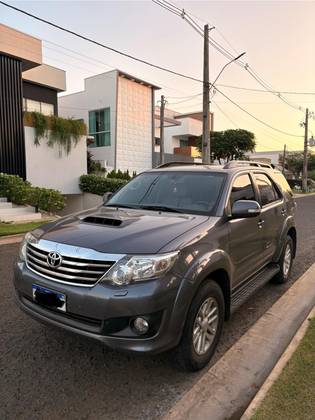 TOYOTA HILUX SW4 3.0 SRV 4X4 7 LUGARES 16V TURBO INTERCOOLER DIESEL 4P AUTOMÁTICO