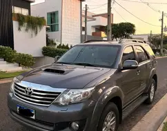 TOYOTA HILUX SW4 3.0 SRV 4X4 7 LUGARES 16V TURBO INTERCOOLER DIESEL 4P AUTOMÁTICO TOYOTA HILUX SW4 3.0 SRV 4X4 7 LUGARES 16V TURBO INTERCOOLER DIESEL 4P AUTOMÁTICO