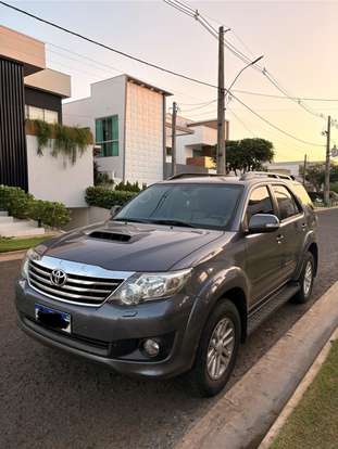 TOYOTA-HILUX SW4-2011