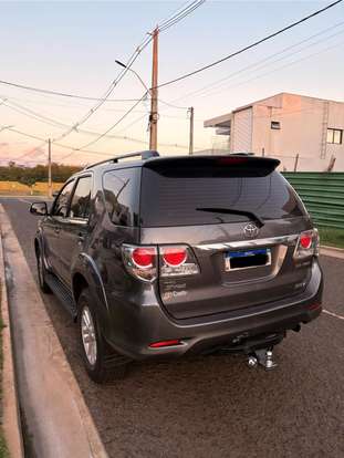 TOYOTA-HILUX SW4-2011