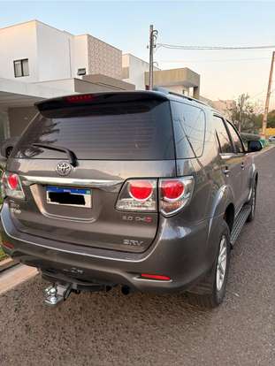 TOYOTA-HILUX SW4-2011