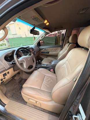 TOYOTA-HILUX SW4-2011