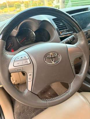 TOYOTA-HILUX SW4-2011