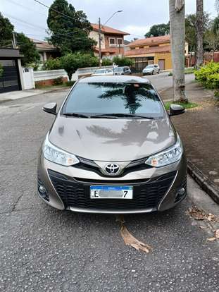 TOYOTA-YARIS-2018