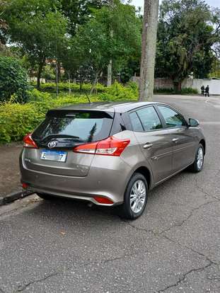 TOYOTA-YARIS-2018
