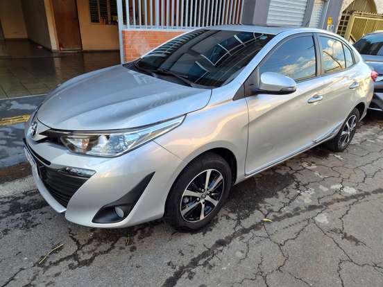 TOYOTA-YARIS-2020