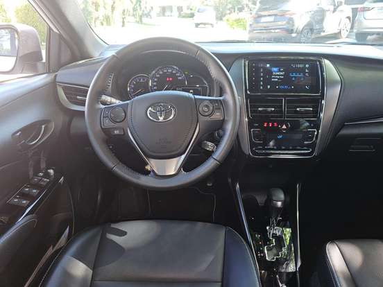 TOYOTA-YARIS-2024