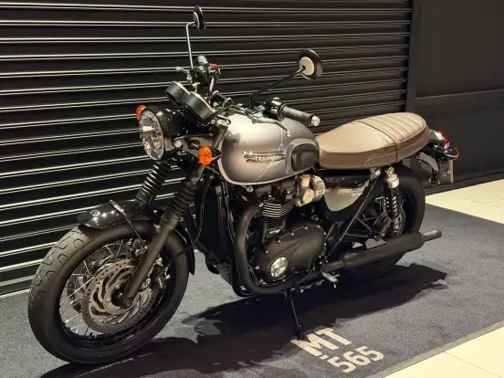 TRIUMPH-BONNEVILLE T120 BLACK 1200-2025