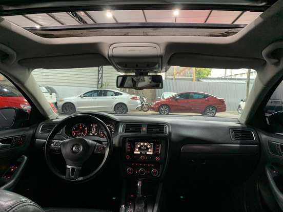 VOLKSWAGEN-JETTA-2013
