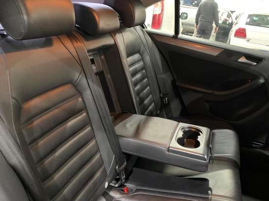 VOLKSWAGEN-JETTA-2013