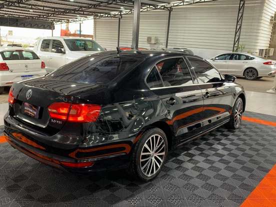 VOLKSWAGEN-JETTA-2013