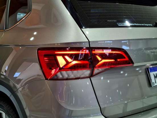 VOLKSWAGEN-TAOS-2025