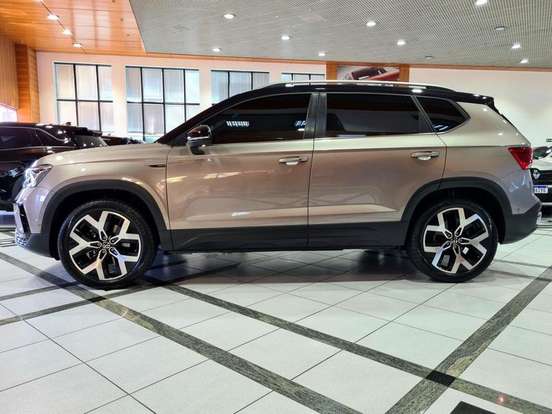 VOLKSWAGEN-TAOS-2025