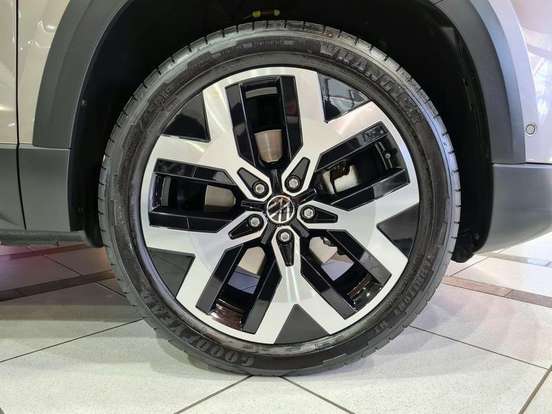 VOLKSWAGEN-TAOS-2025