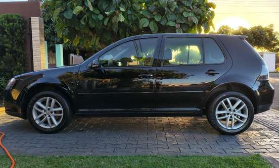 VOLKSWAGEN-GOLF-2010