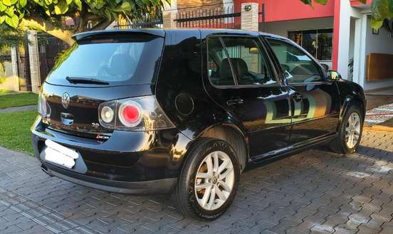 VOLKSWAGEN-GOLF-2010