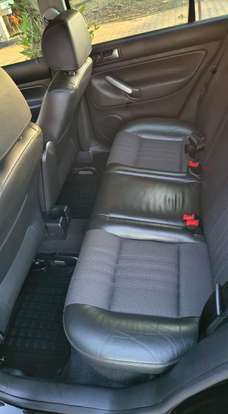 VOLKSWAGEN-GOLF-2010