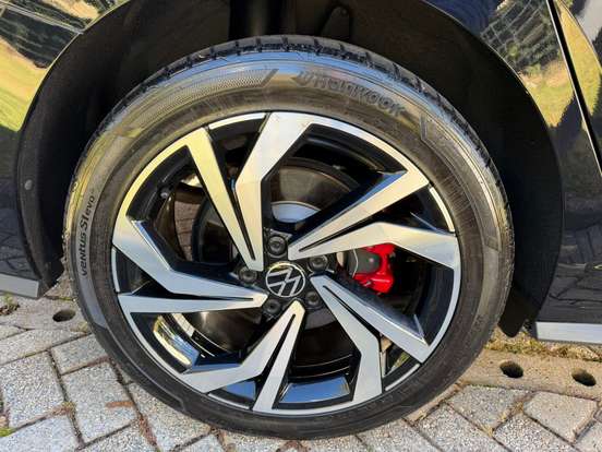 VOLKSWAGEN-JETTA-2024
