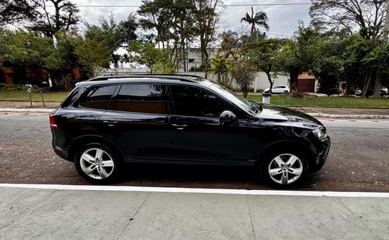 VOLKSWAGEN-TOUAREG-2012