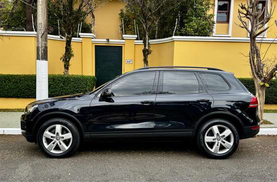VOLKSWAGEN-TOUAREG-2012