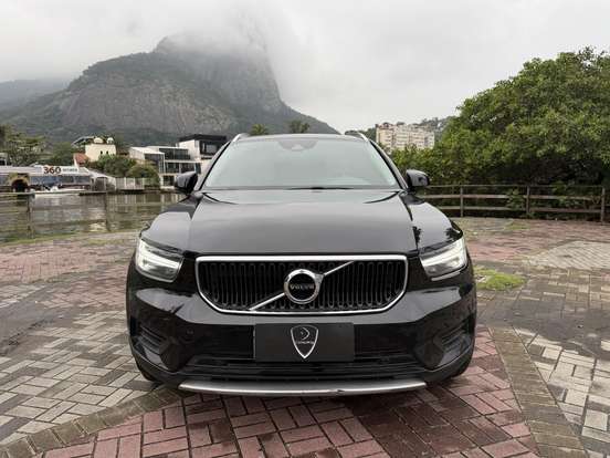 VOLVO-XC40-2020