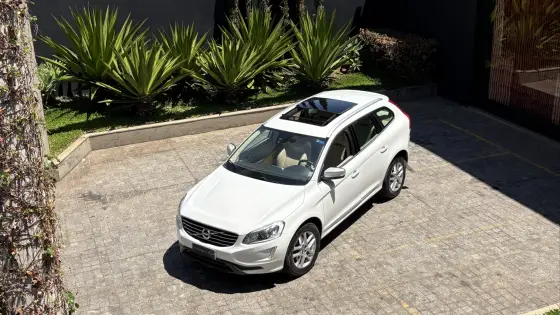 VOLVO XC60 2.0 T5 MOMENTUM GASOLINA 4P AUTOMÁTICO
