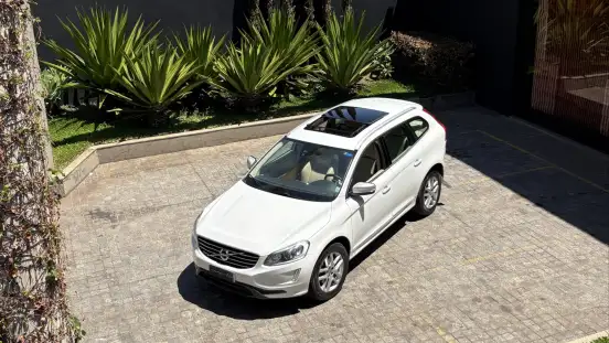 VOLVO-XC60-2017