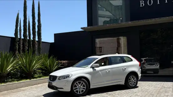 VOLVO-XC60-2017