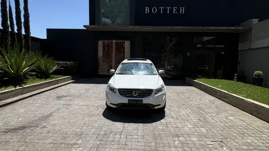 VOLVO-XC60-2017