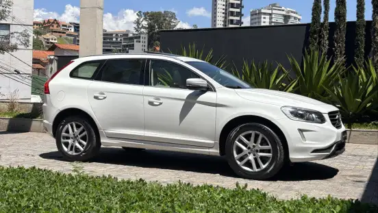 VOLVO-XC60-2017
