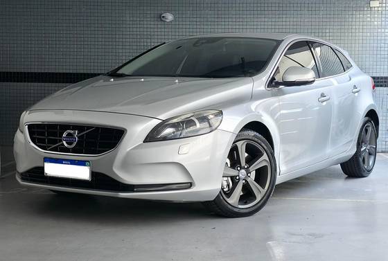 VOLVO V40 2.0 T4 DYNAMIC TURBO GASOLINA 4P AUTOMÁTICO