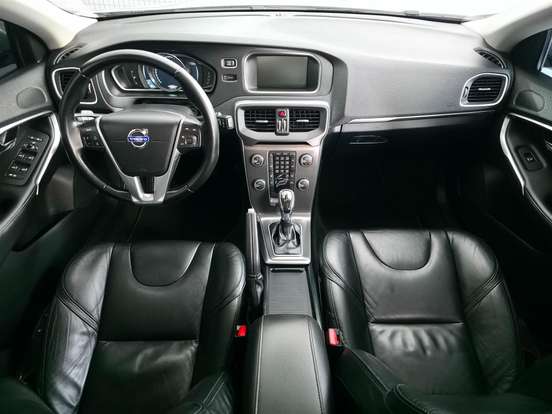 VOLVO-V40-2013