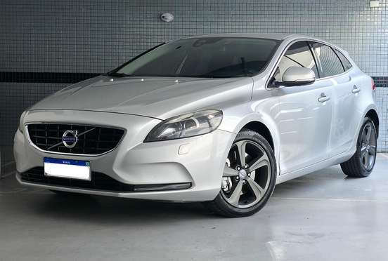 VOLVO-V40-2013