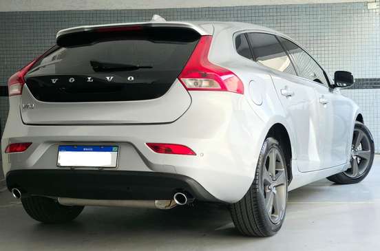 VOLVO-V40-2013