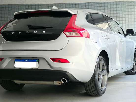 VOLVO-V40-2.0 T4 DYNAMIC TURBO GASOLINA 4P AUTOMÁTICO VOLVO-V40-2013