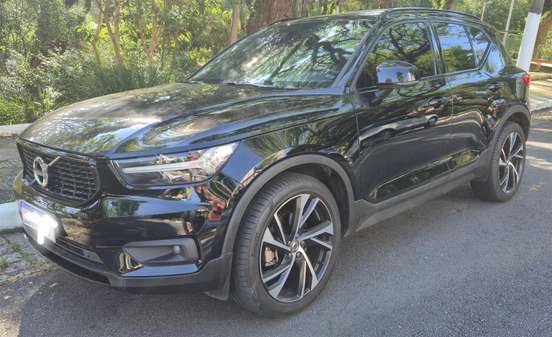 VOLVO-XC40-2019